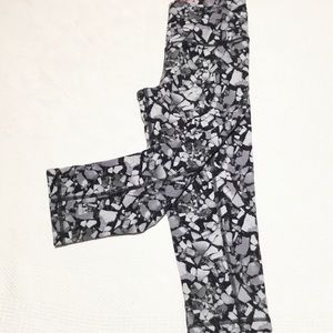 Victoria’s Secret Sport Size XS Knockout Cropped Capri Leggings VSX Sport